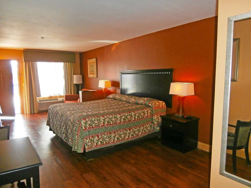 Americas Best Value Inn & Suites-Griffin Room photo
